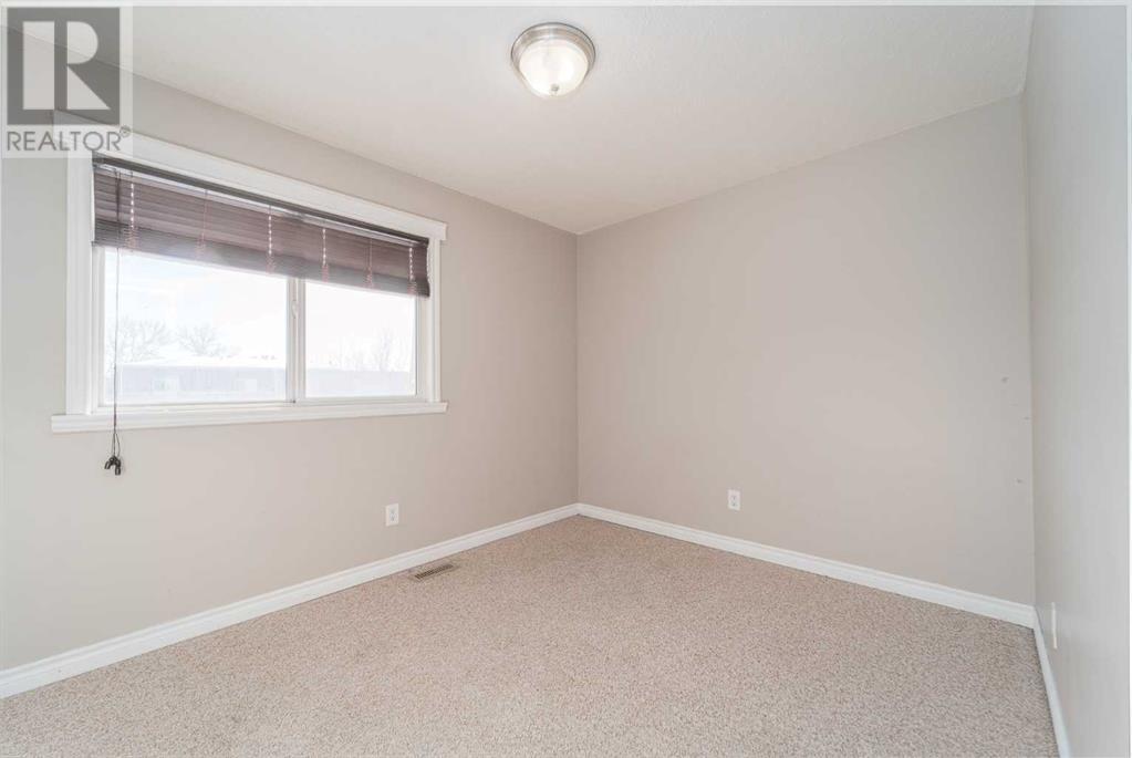 1415 Lakemount Boulevard S, Lethbridge, Alberta  T1K 3K3 - Photo 18 - A2196285
