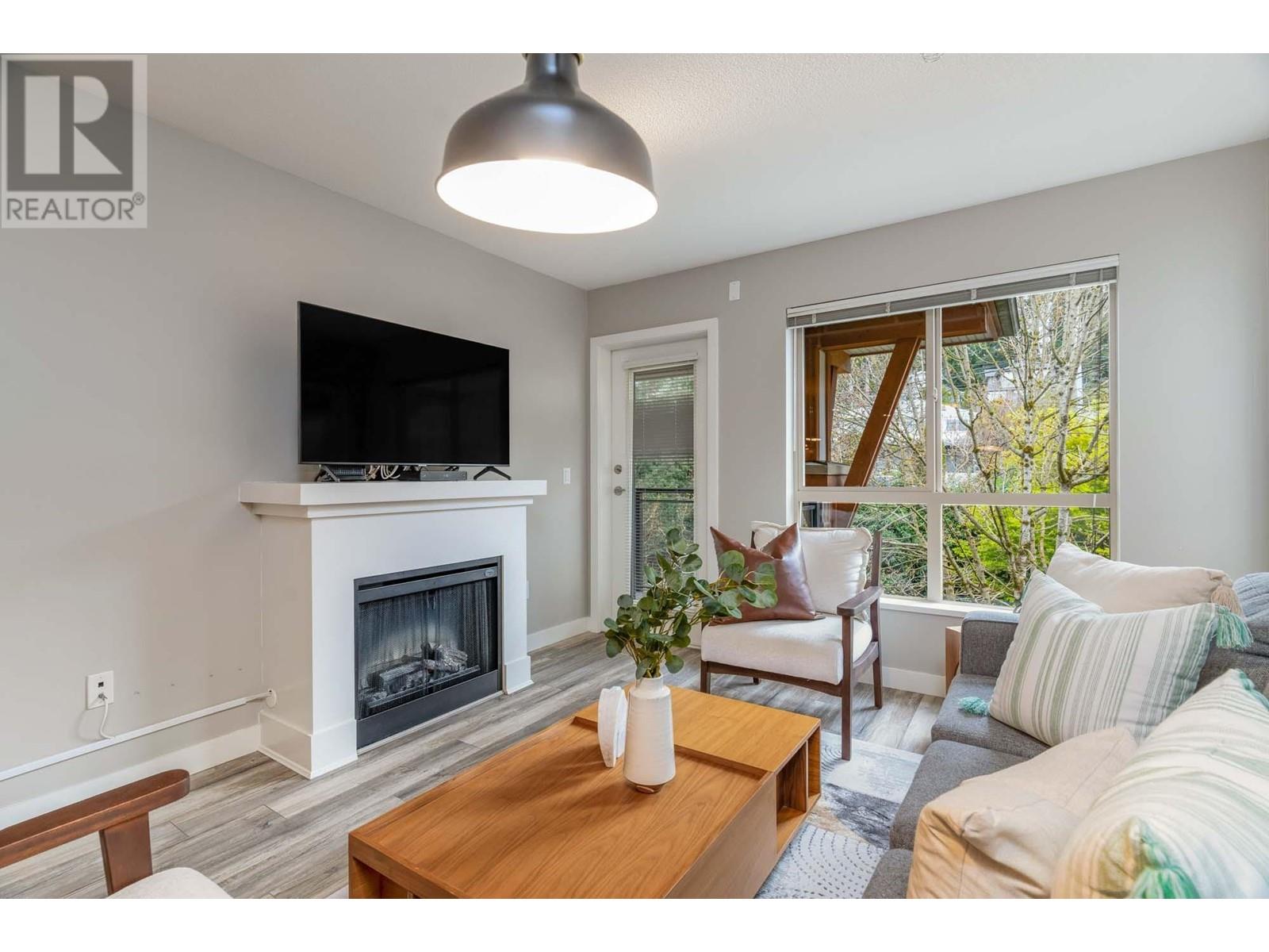 320 1633 MACKAY AVENUE, north vancouver, British Columbia