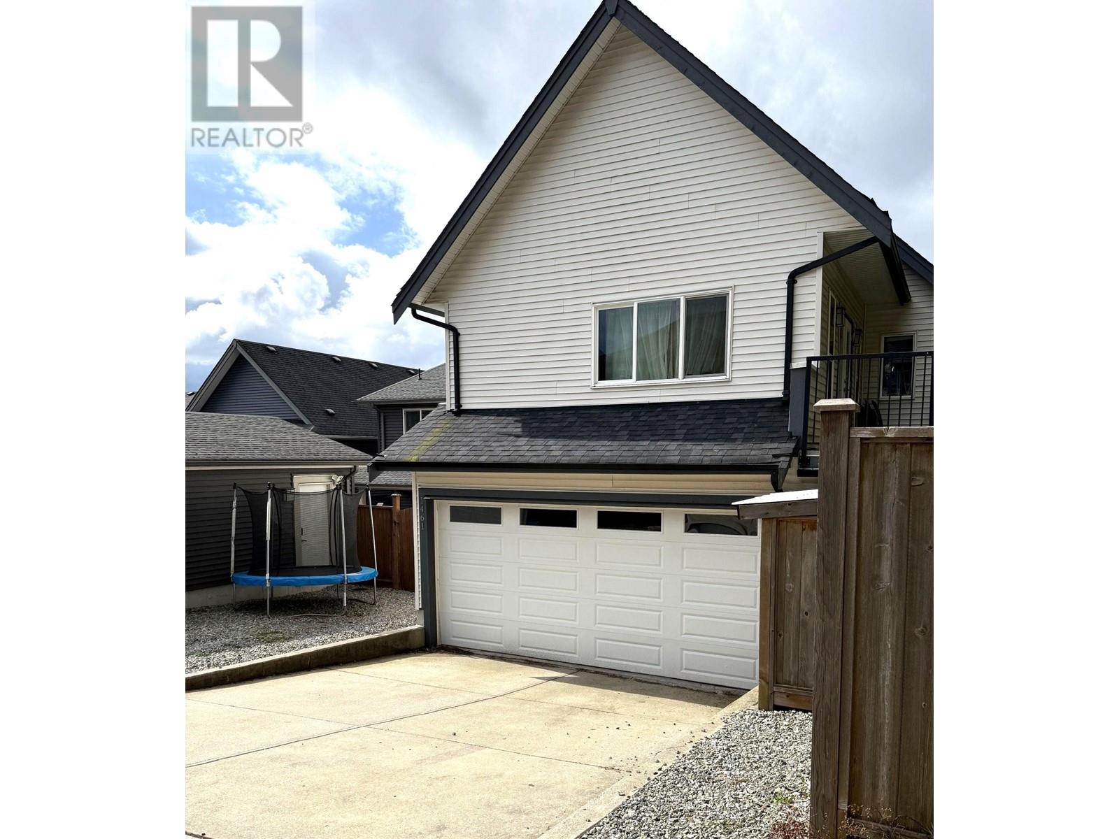 Property at 1461 DAYTON STREET image 2