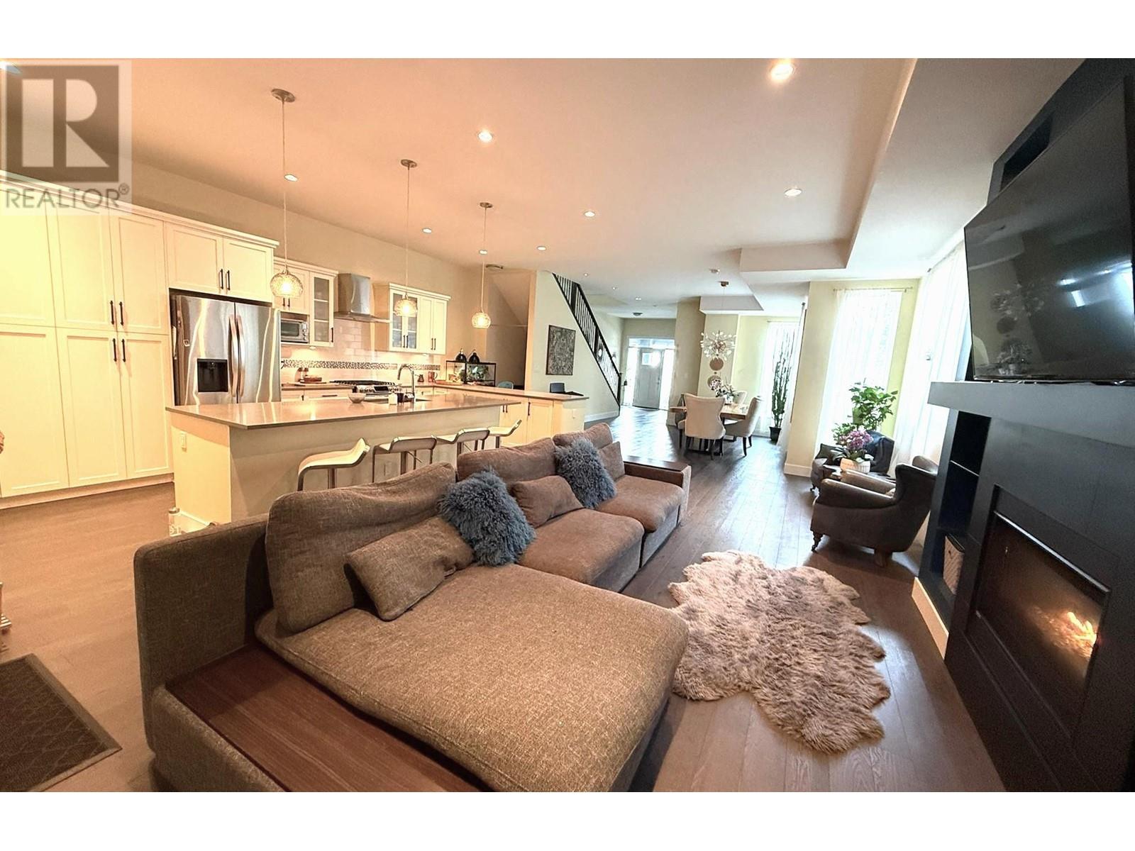 Property at 1461 DAYTON STREET image 5