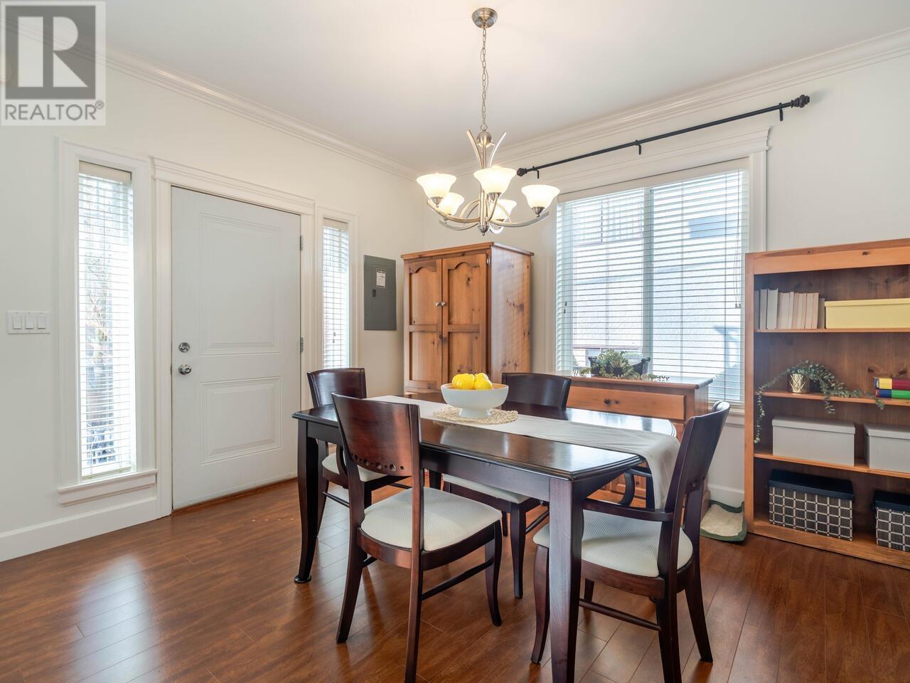 Listing Picture 5 of 14 : 2422 TRIUMPH STREET, Vancouver / 溫哥華 - 魯藝地產 Yvonne Lu Group - MLS Medallion Club Member