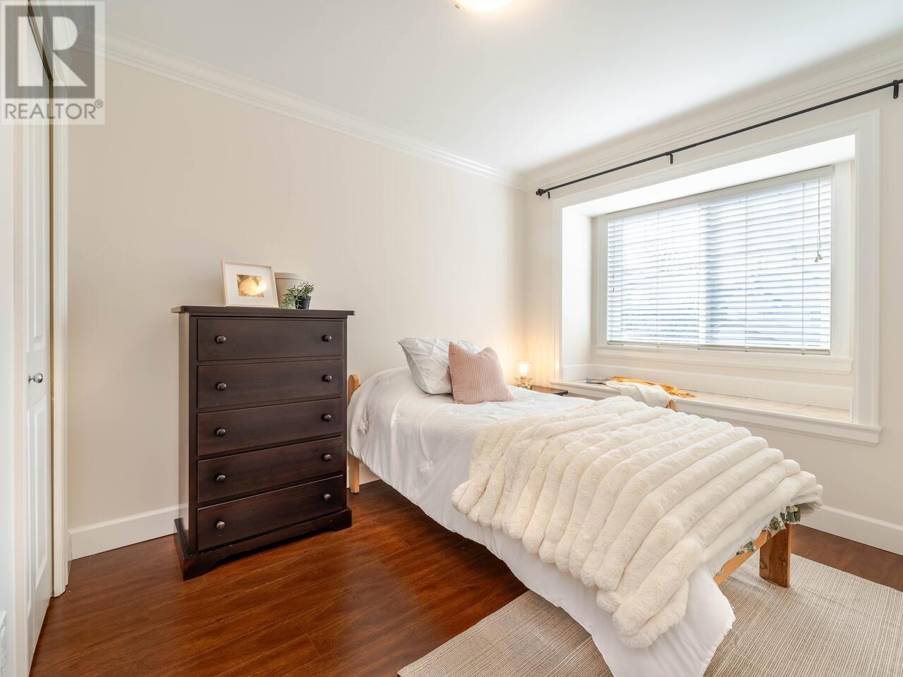 Listing Picture 11 of 14 : 2422 TRIUMPH STREET, Vancouver / 溫哥華 - 魯藝地產 Yvonne Lu Group - MLS Medallion Club Member