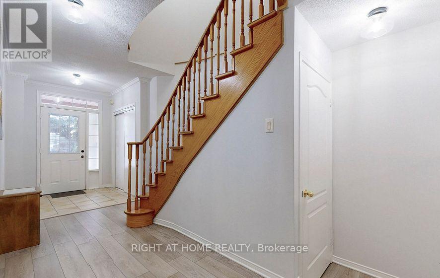 Property at 28 DELFIRE STREET image 3