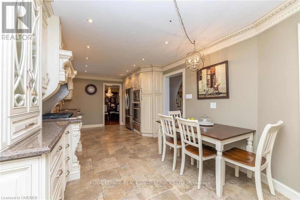 2123 Kawartha Crescent, Mississauga, Ontario  L5H 3P8 - Photo 15 - W12027633