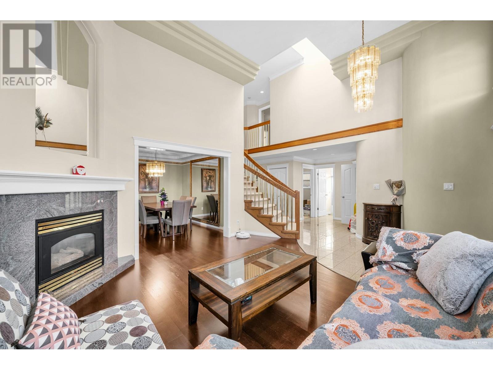 Property at 5475 LACKNER CRESCENT image 3