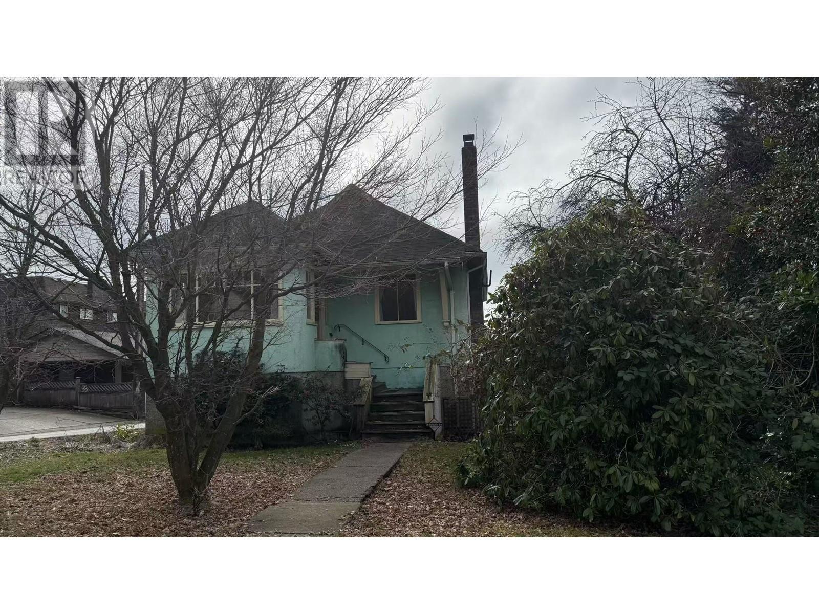 Property at 317 W 15TH STREET image 1