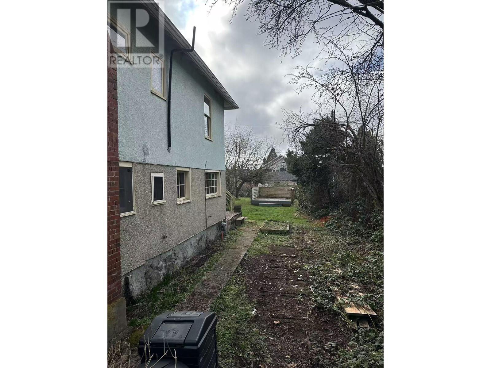 317 W 15th Street, North Vancouver, British Columbia  V7M 1S4 - Photo 5 - R2978174