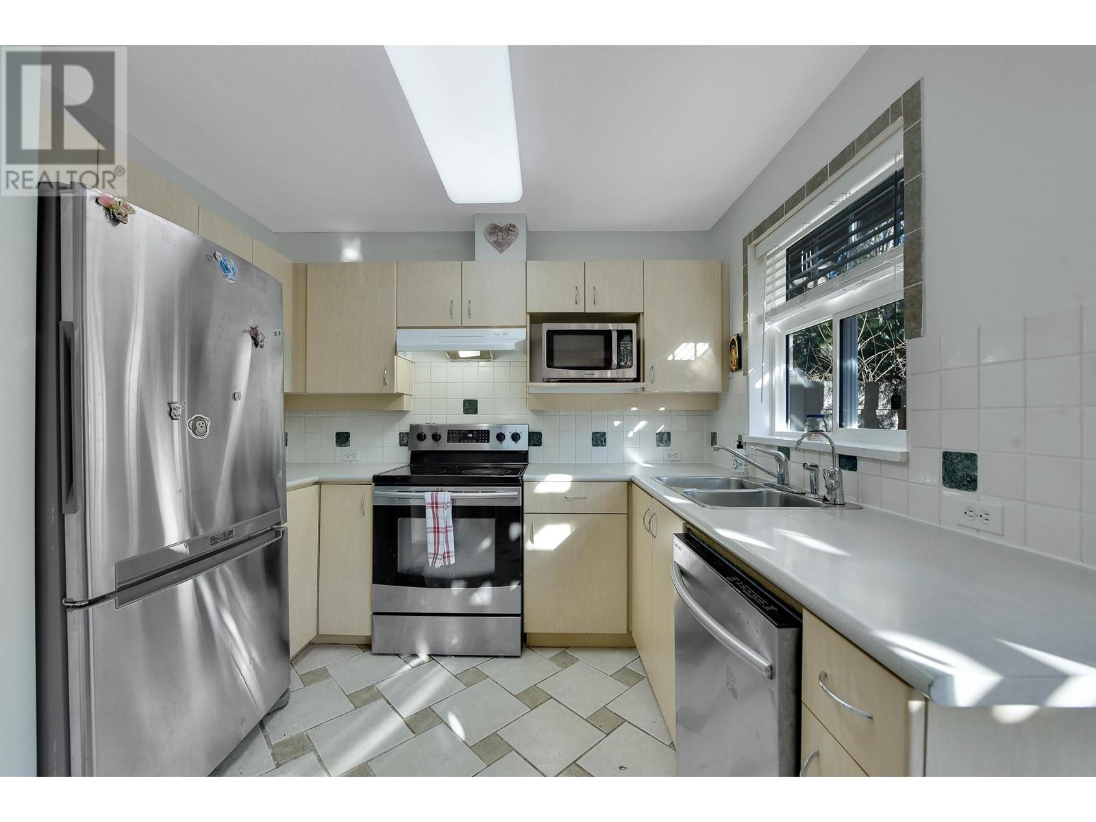 8 7238 18th Avenue, Burnaby, British Columbia  V3N 1H3 - Photo 12 - R2966819