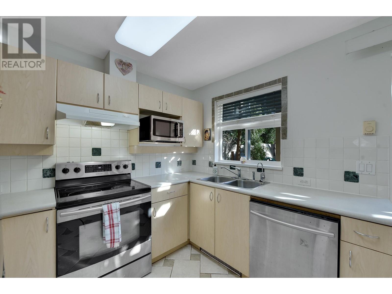 8 7238 18th Avenue, Burnaby, British Columbia  V3N 1H3 - Photo 14 - R2966819