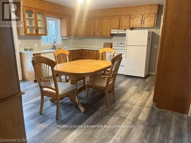 262 Gordon Street, Kincardine, Ontario  N2Z 2H5 - Photo 3 - X12027708