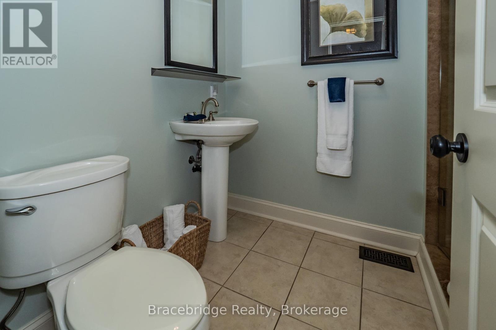 3876 Muskoka Road 118 Road W, Muskoka Lakes, Ontario  P0B 1J0 - Photo 21 - X12027714