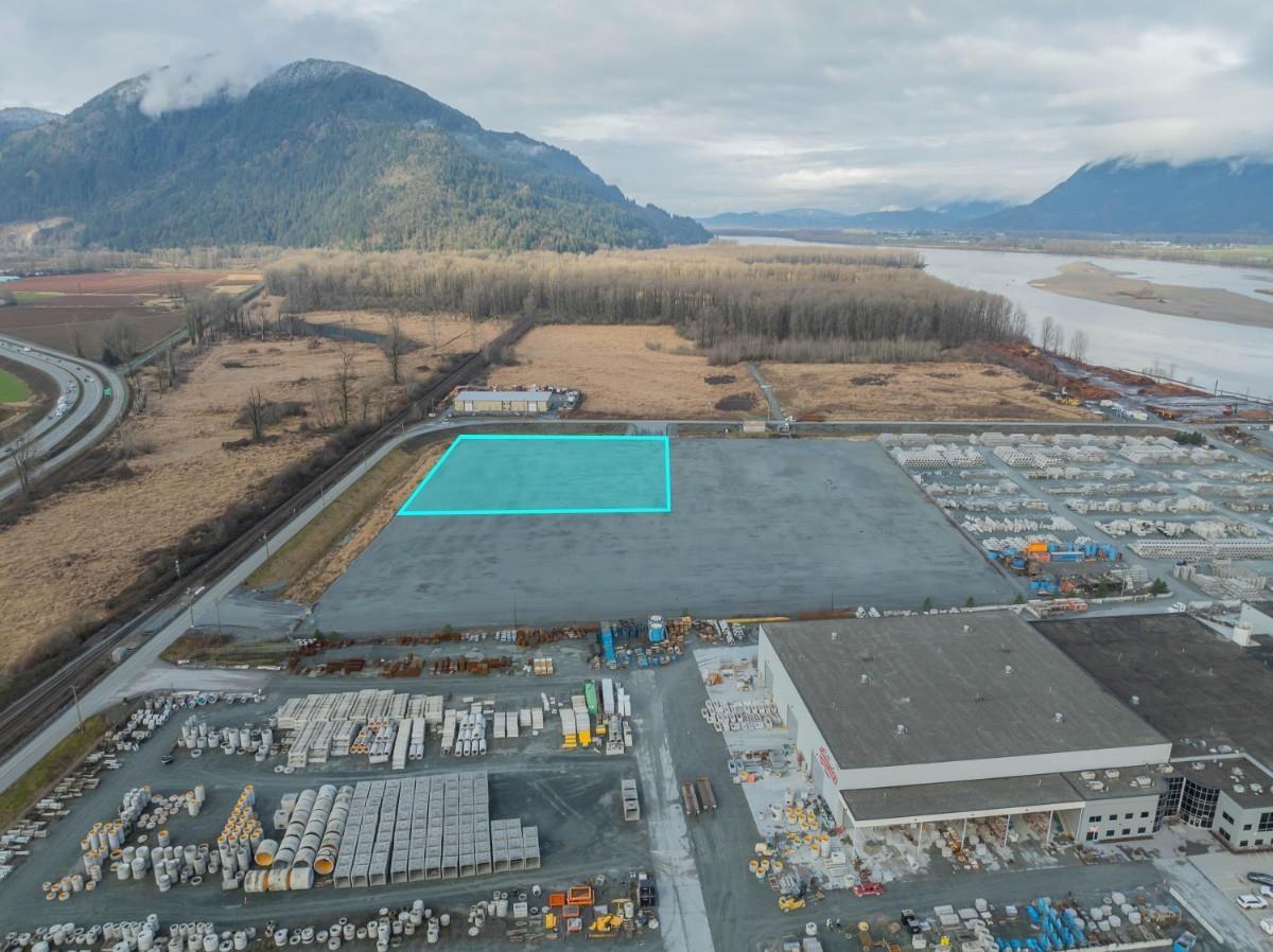 7560 Cannor Road, West Chilliwack, Chilliwack, British Columbia  V2R 5K1 - Photo 2 - C8067571