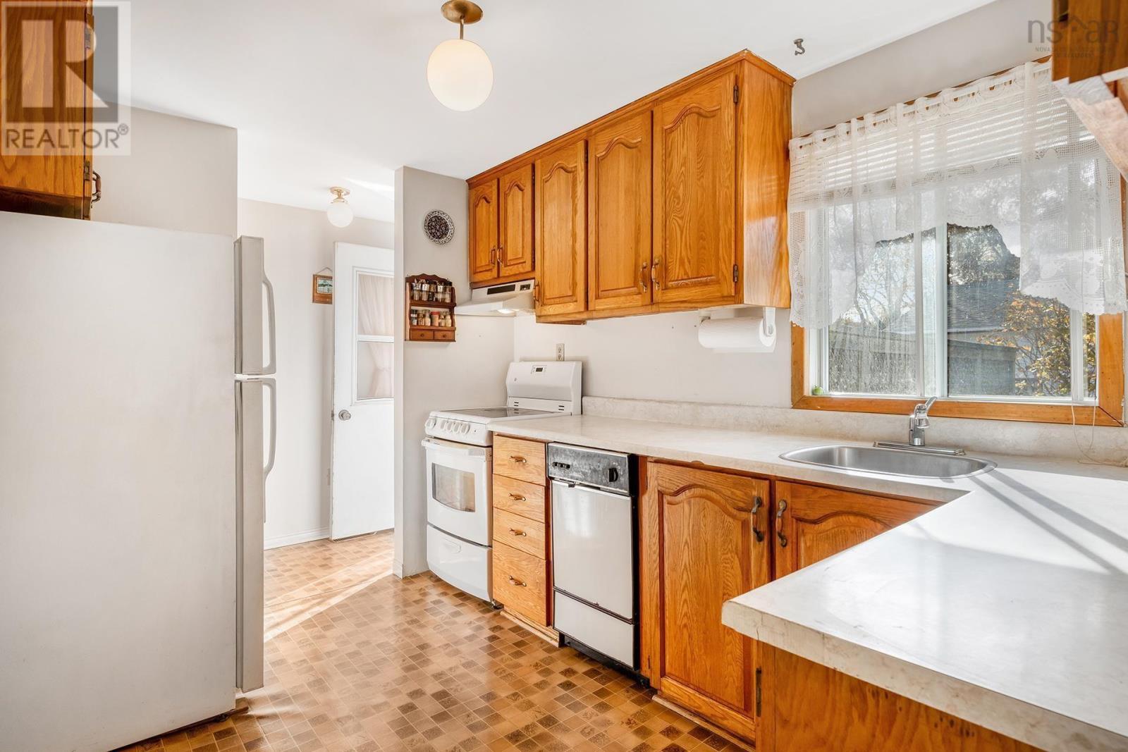 621 Rocky Lake Drive, Bedford, Nova Scotia  B4A 2T4 - Photo 13 - 202505230