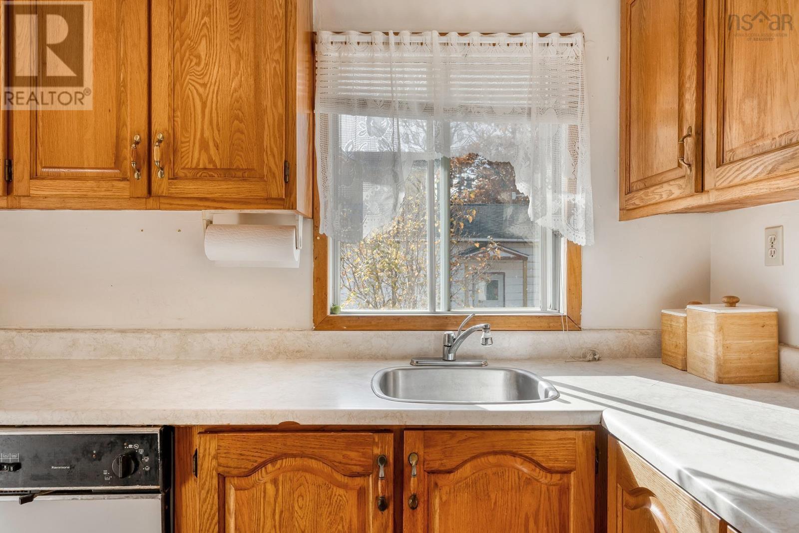 621 Rocky Lake Drive, Bedford, Nova Scotia  B4A 2T4 - Photo 14 - 202505230