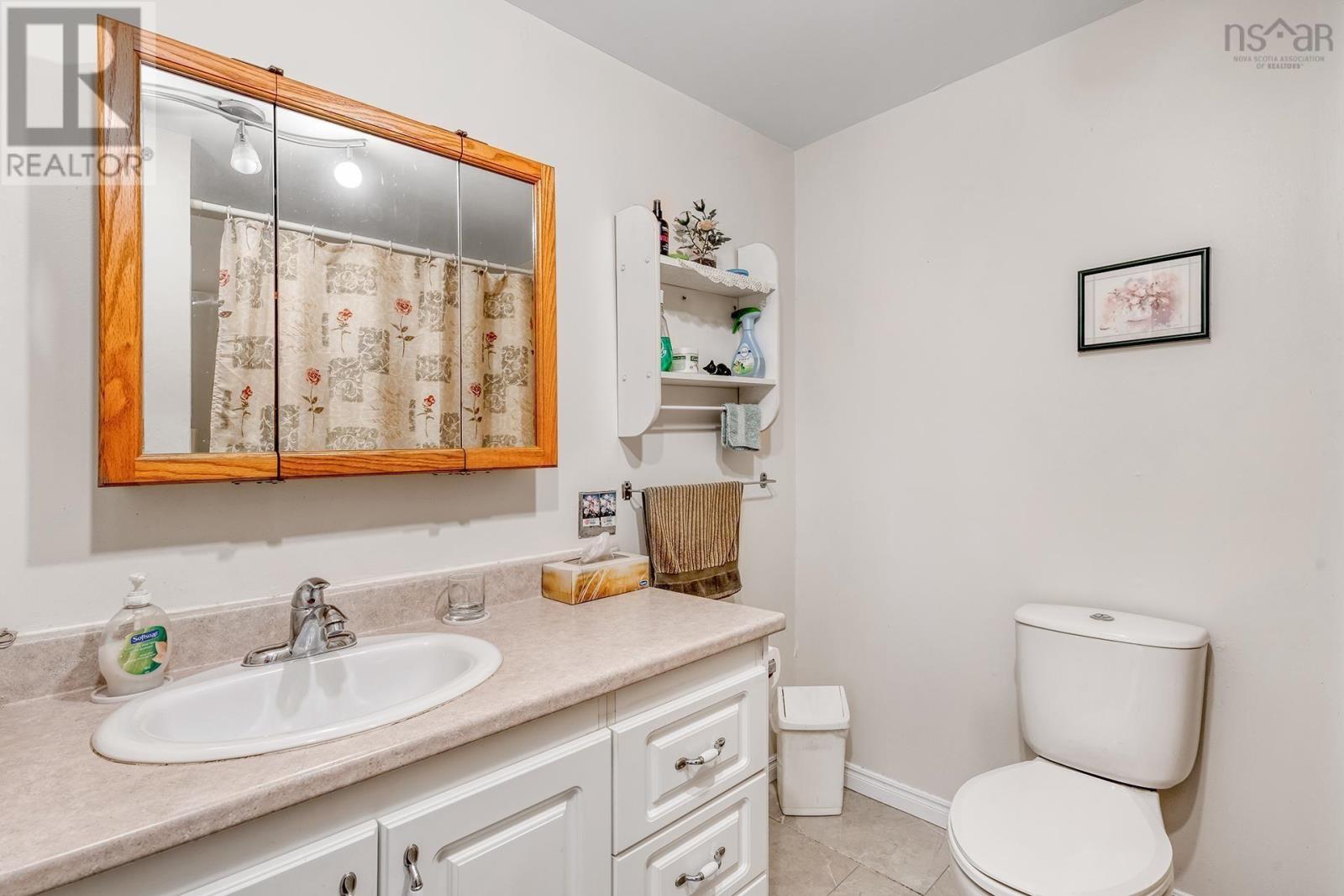 621 Rocky Lake Drive, Bedford, Nova Scotia  B4A 2T4 - Photo 23 - 202505230