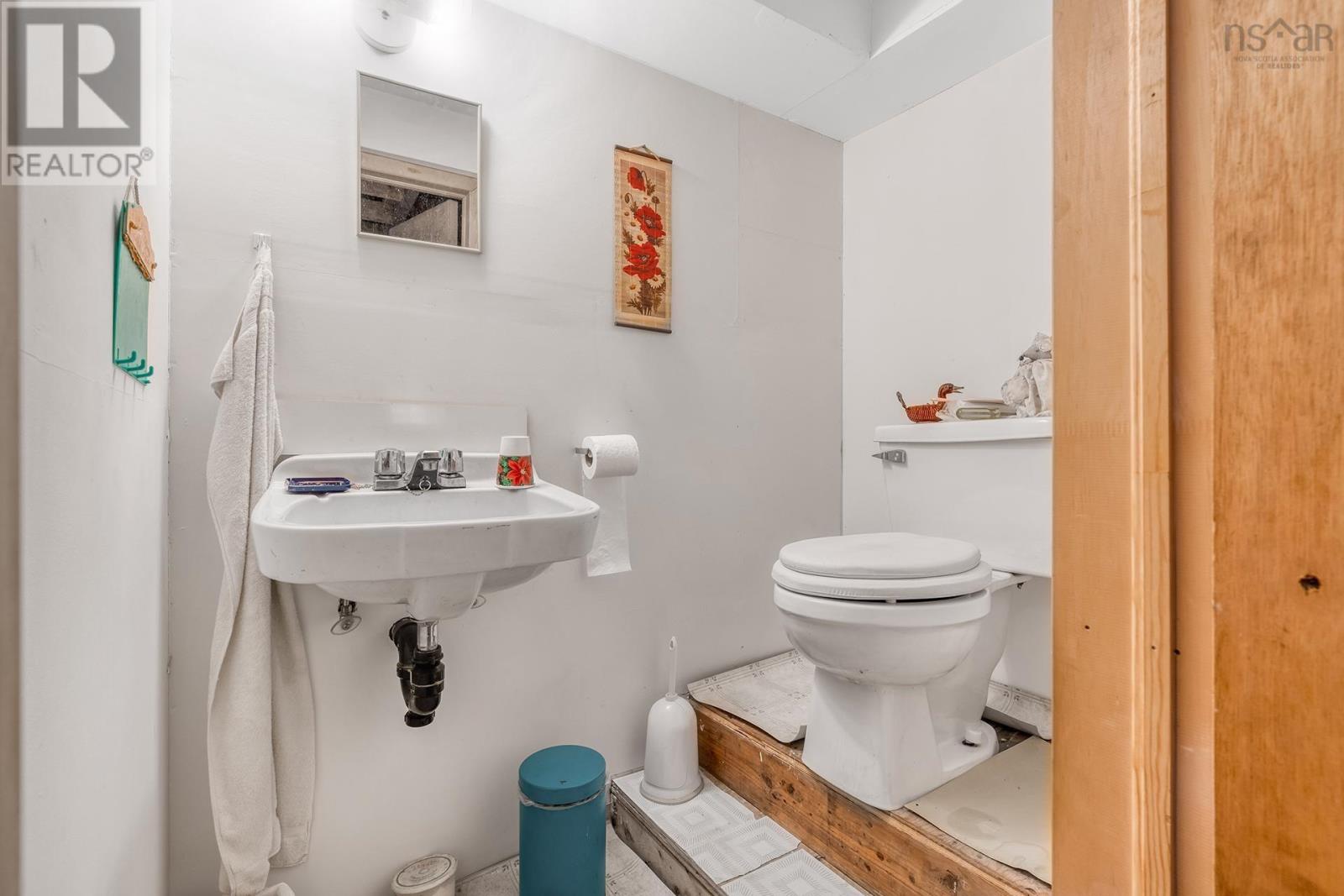 621 Rocky Lake Drive, Bedford, Nova Scotia  B4A 2T4 - Photo 24 - 202505230