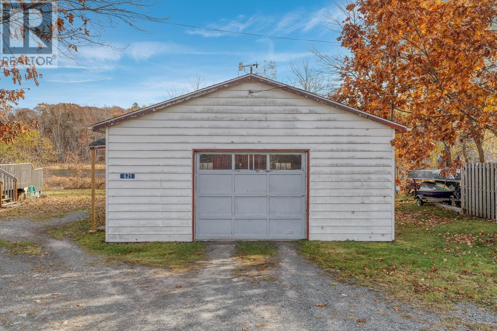 621 Rocky Lake Drive, Bedford, Nova Scotia  B4A 2T4 - Photo 35 - 202505230