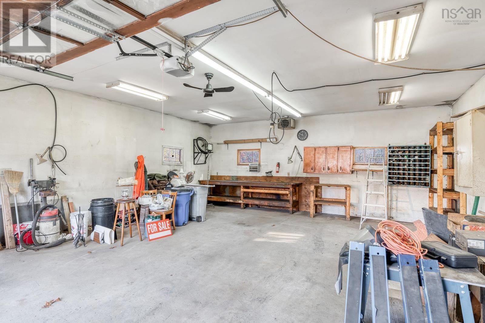 621 Rocky Lake Drive, Bedford, Nova Scotia  B4A 2T4 - Photo 38 - 202505230