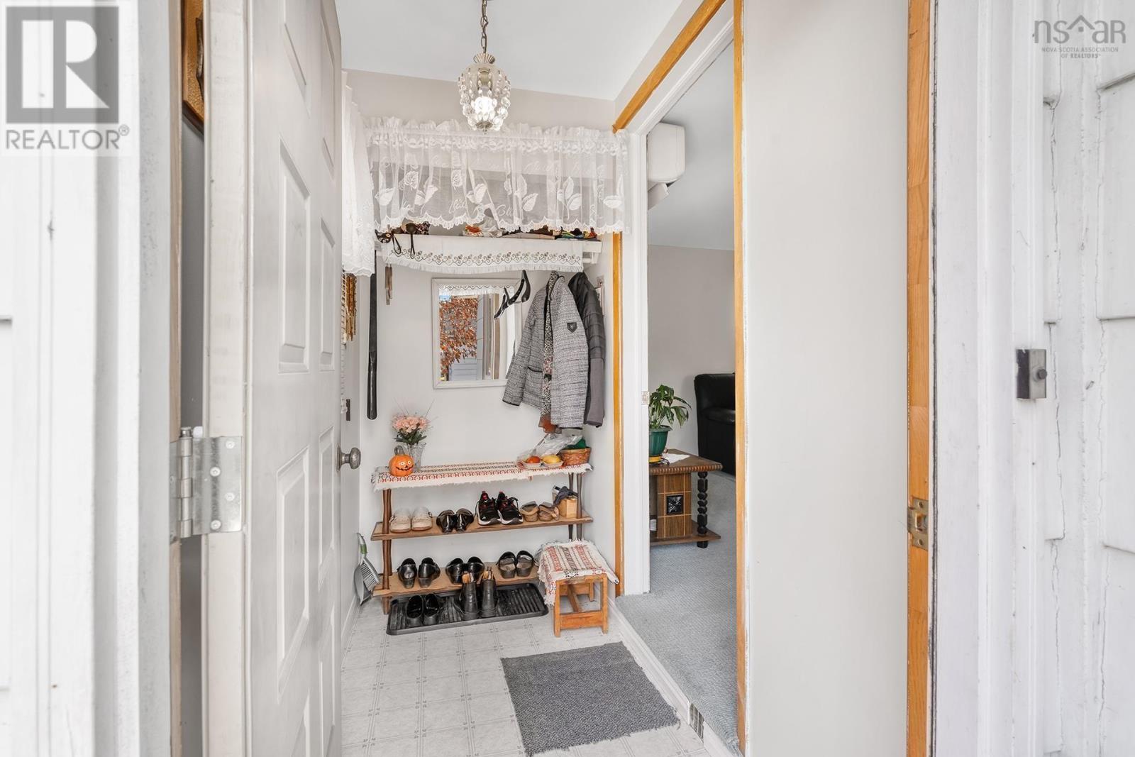 621 Rocky Lake Drive, Bedford, Nova Scotia  B4A 2T4 - Photo 4 - 202505230