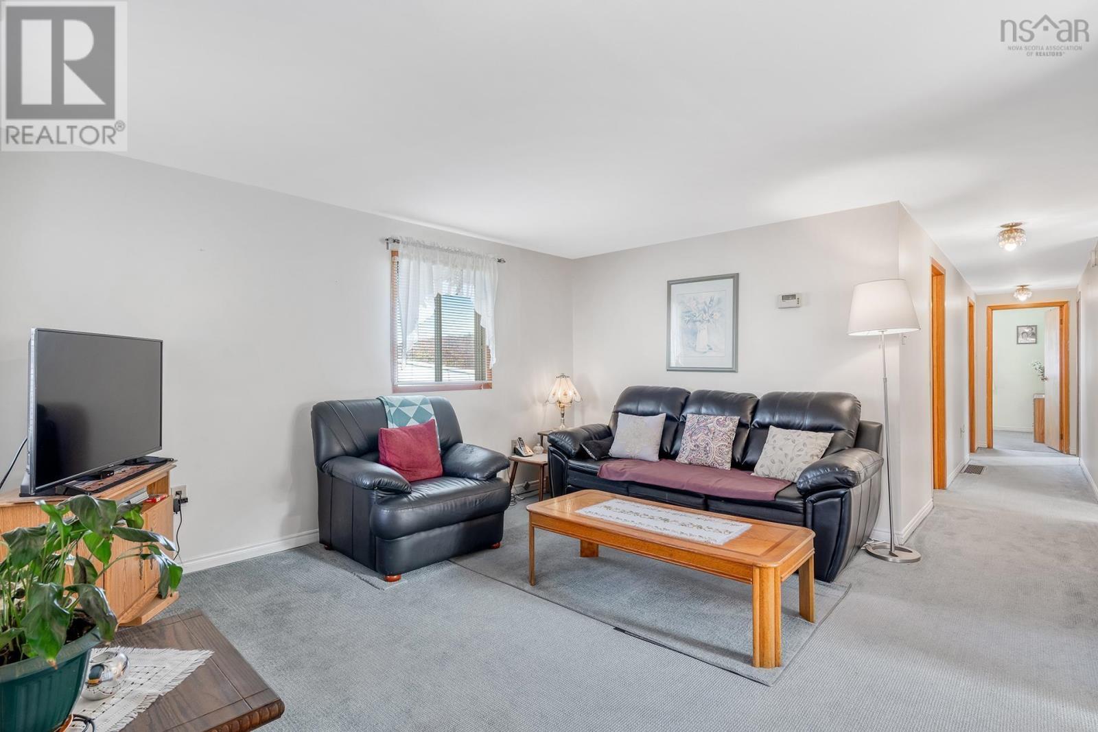 621 Rocky Lake Drive, Bedford, Nova Scotia  B4A 2T4 - Photo 5 - 202505230