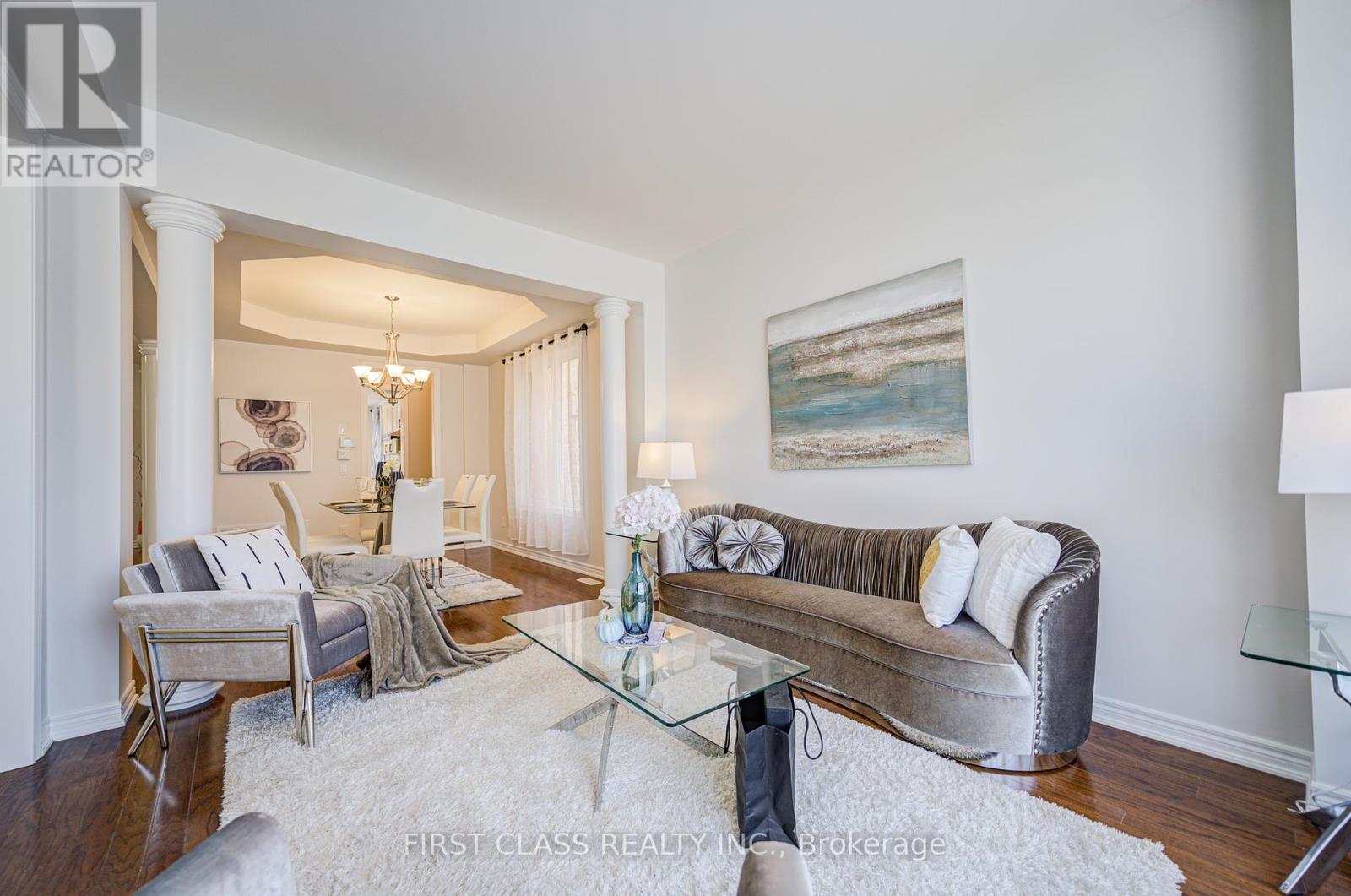 Property at 566 NORTH PARK BOULEVARD image 4