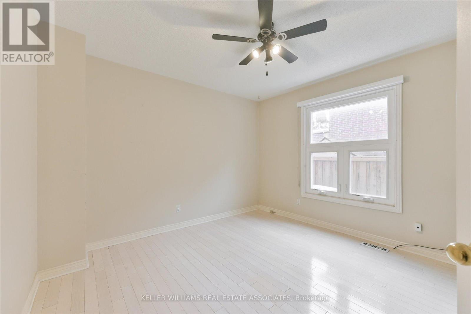 33 Hartford Trail, Brampton, Ontario  L6W 4K2 - Photo 15 - W12027712