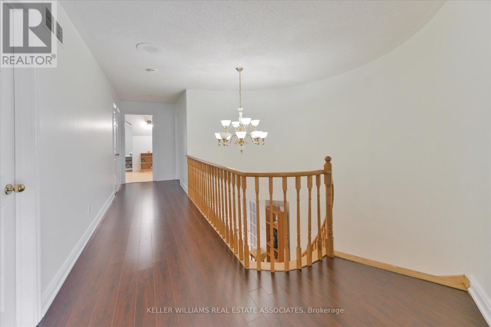 33 Hartford Trail, Brampton, Ontario  L6W 4K2 - Photo 17 - W12027712