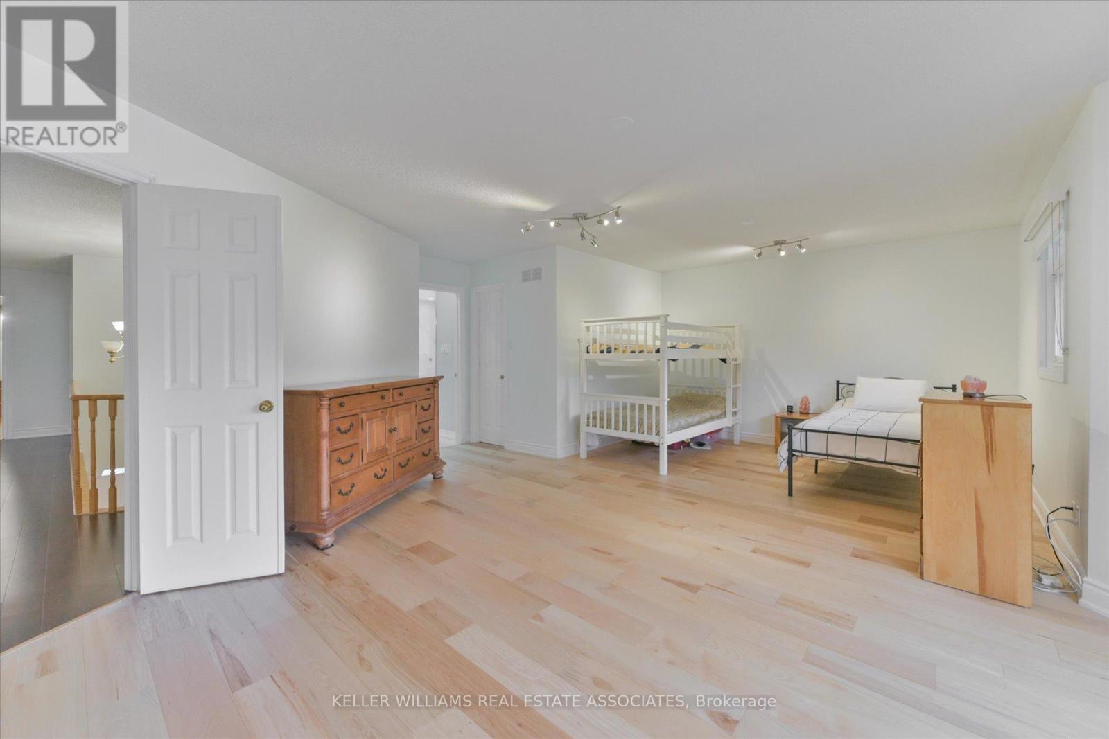 33 Hartford Trail, Brampton, Ontario  L6W 4K2 - Photo 20 - W12027712