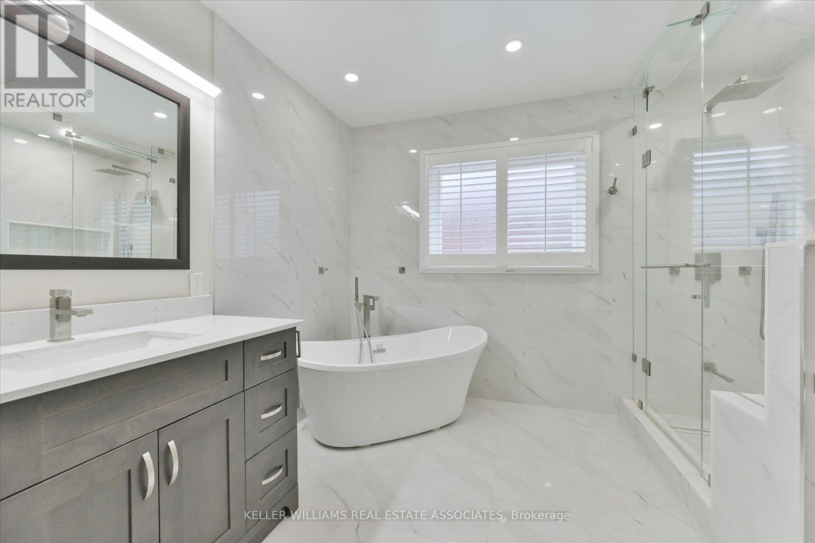 33 Hartford Trail, Brampton, Ontario  L6W 4K2 - Photo 22 - W12027712