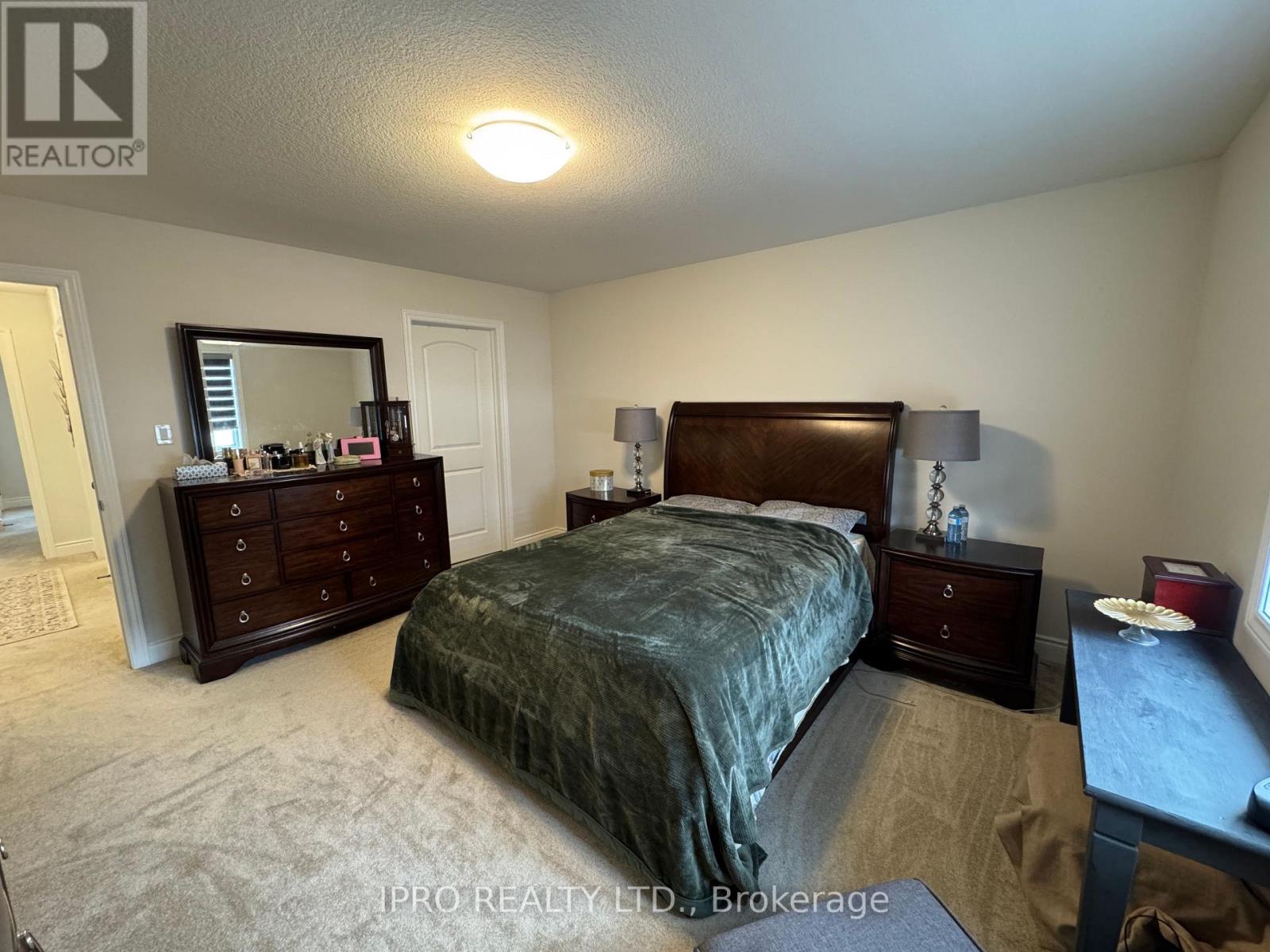 Photo 14 of 33 for 3719 Somerston Crescent