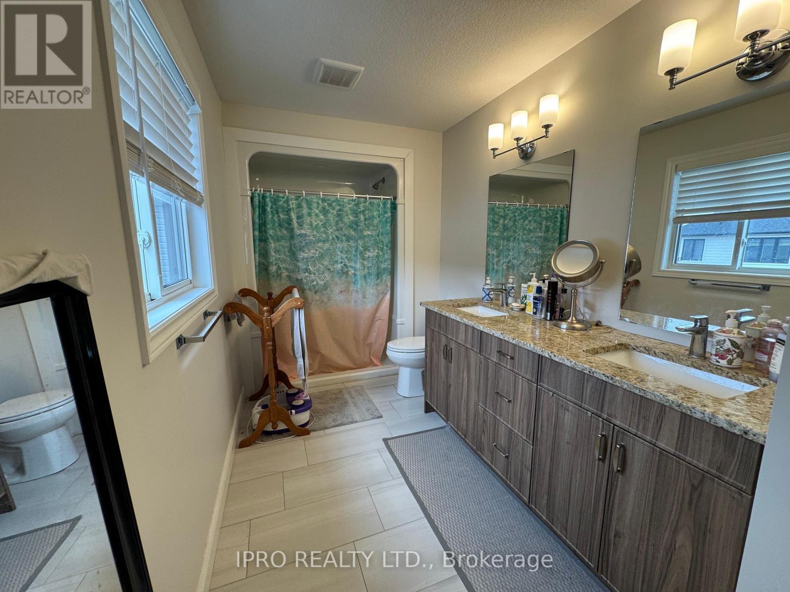 Photo 15 of 33 for 3719 Somerston Crescent