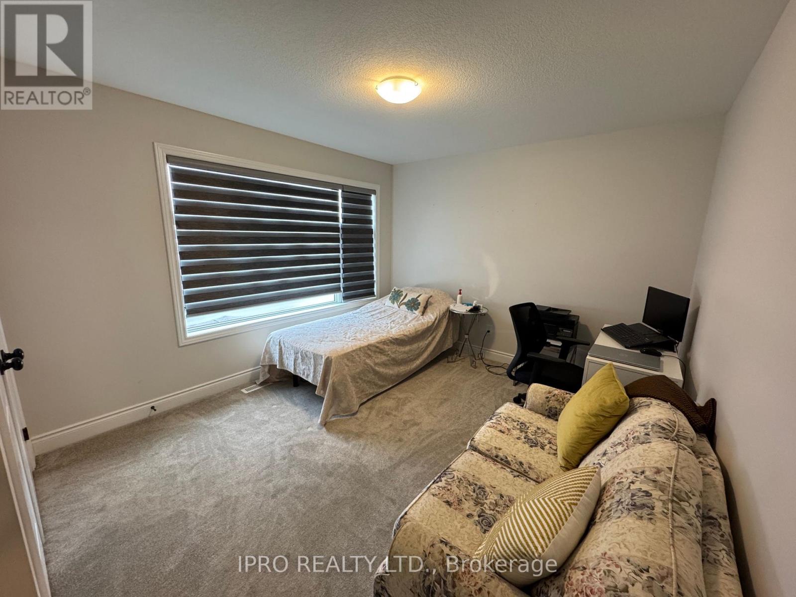 Photo 17 of 33 for 3719 Somerston Crescent