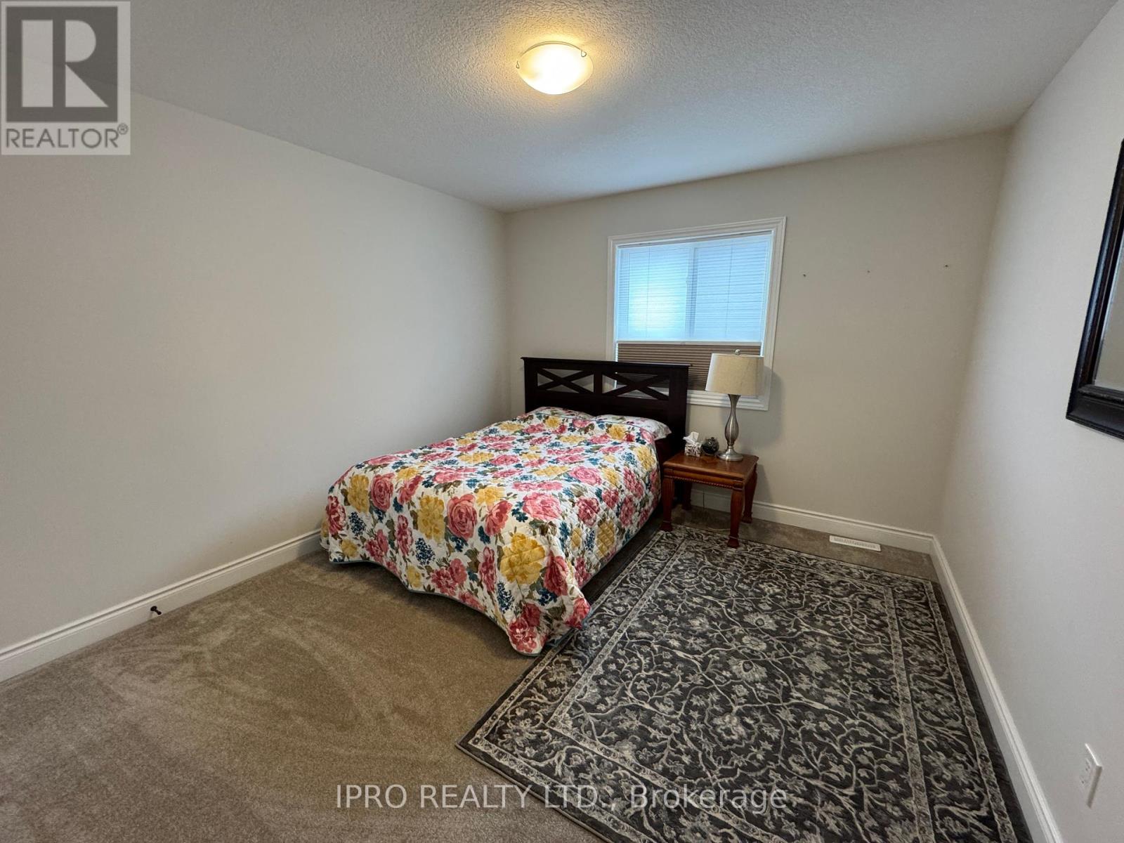 Photo 18 of 33 for 3719 Somerston Crescent