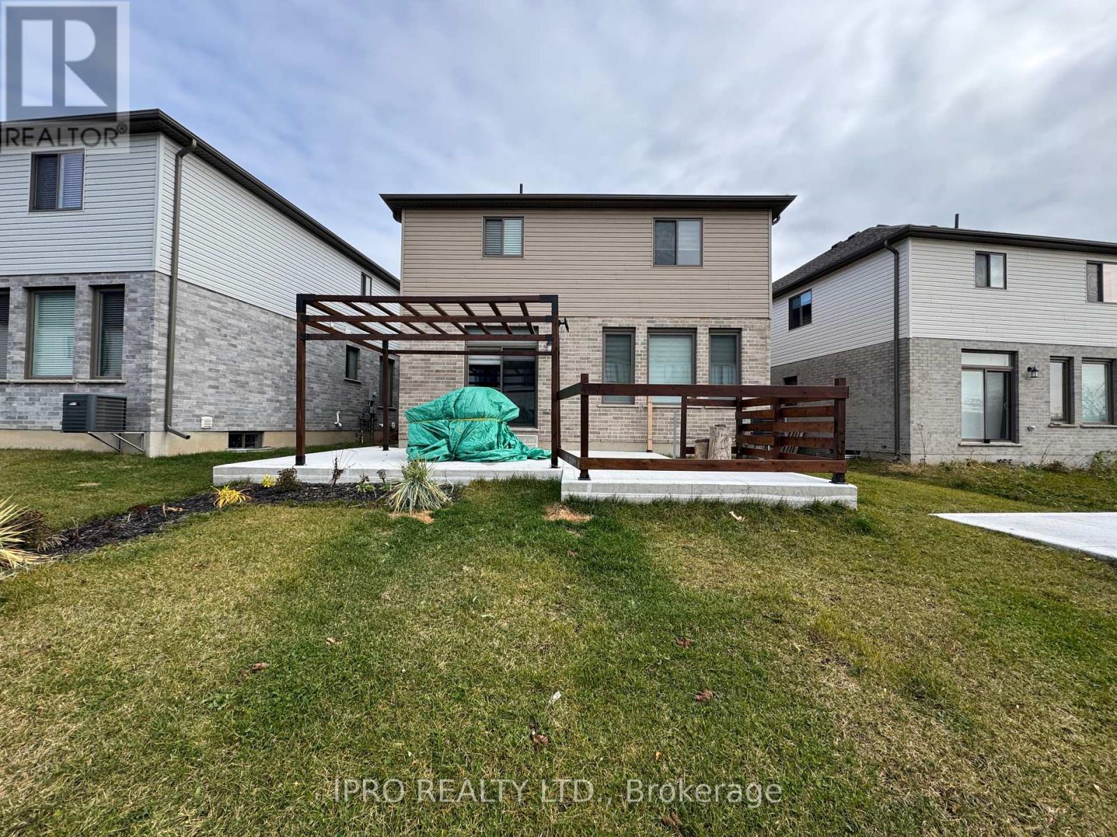 Photo 31 of 33 for 3719 Somerston Crescent