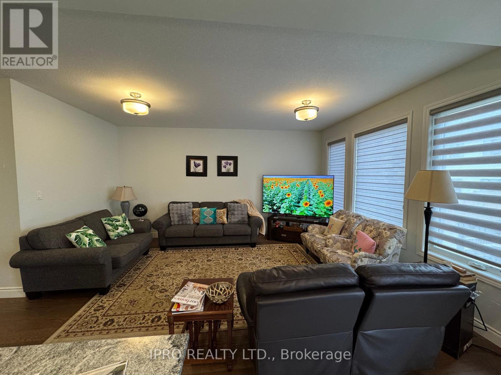 Photo 7 of 33 for 3719 Somerston Crescent