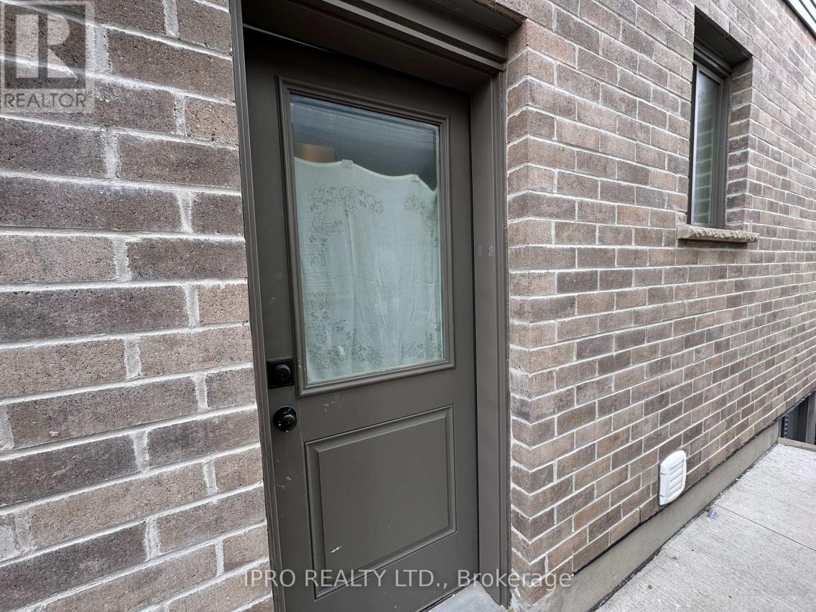 Property at 3719 SOMERSTON CRESCENT image 3