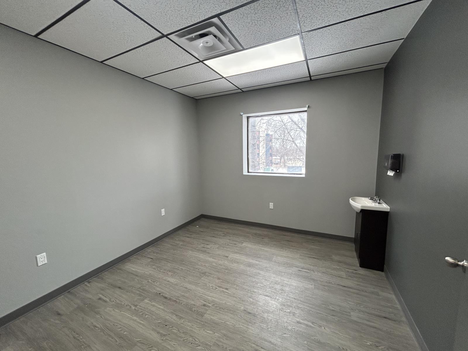 2989 Pembina Hwy, Winnipeg, Manitoba  R3T 2H5 - Photo 10 - 67d9d631ed27fc70a29e593d