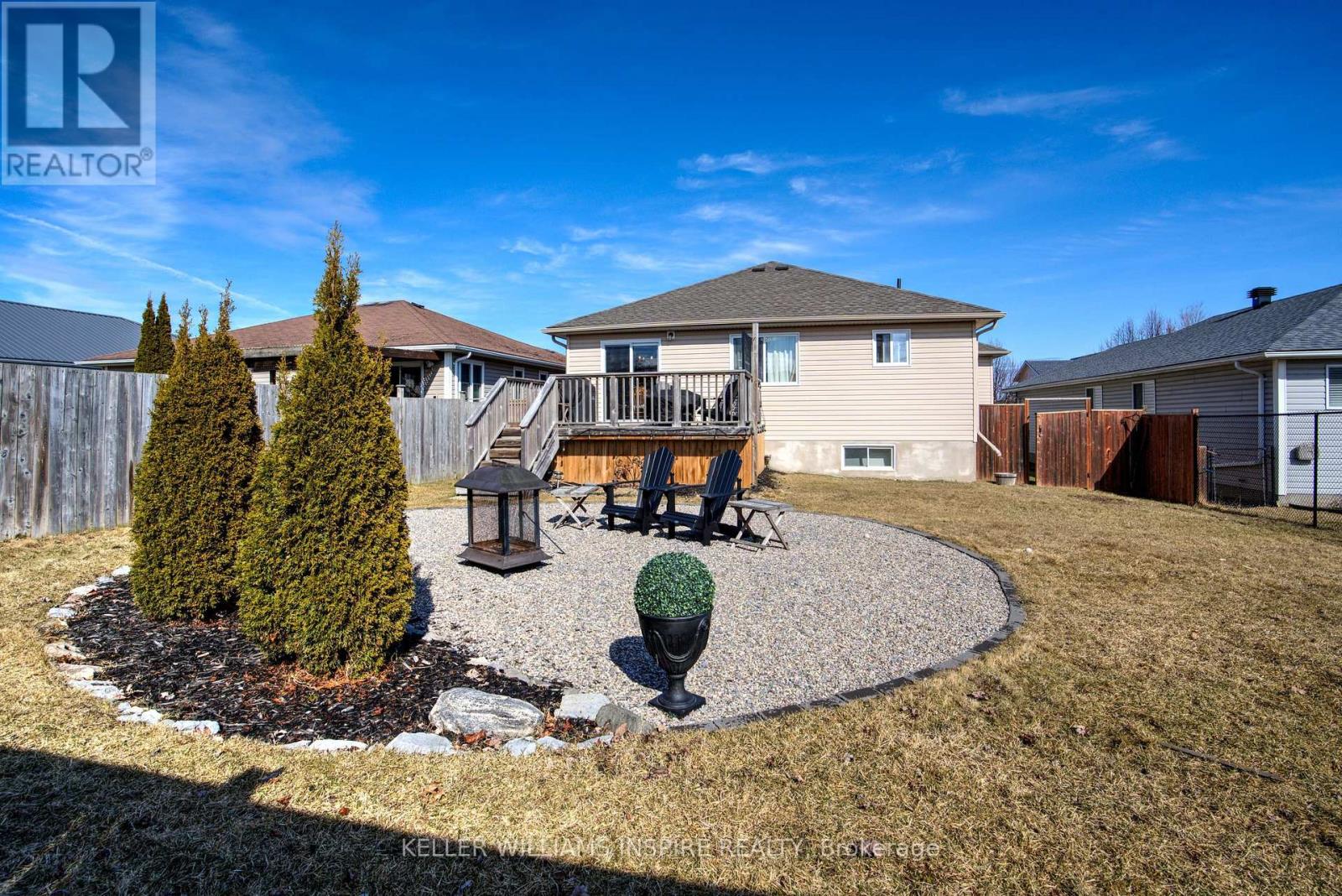 Property at 124 MACDOUGALL DRIVE image 2
