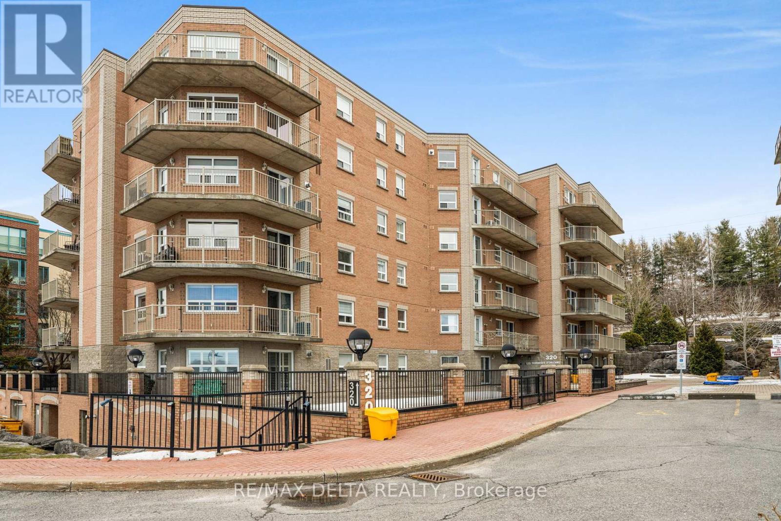 306 - 320 Centrum Boulevard, Bilberry Creek, Ottawa by Laura Keller Real Estate Team 306 - 320 Centrum Boulevard, Bilberry Creek, Ottawa