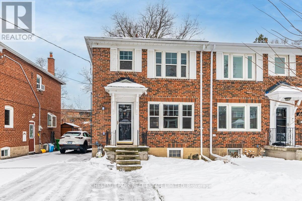 21 THURSFIELD CRESCENT, Toronto, Ontario