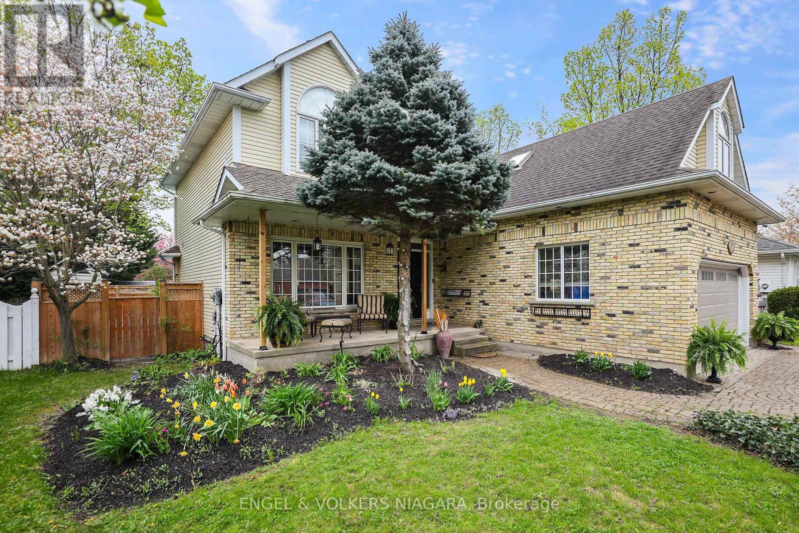 Property at 624 SIMCOE STREET image 2