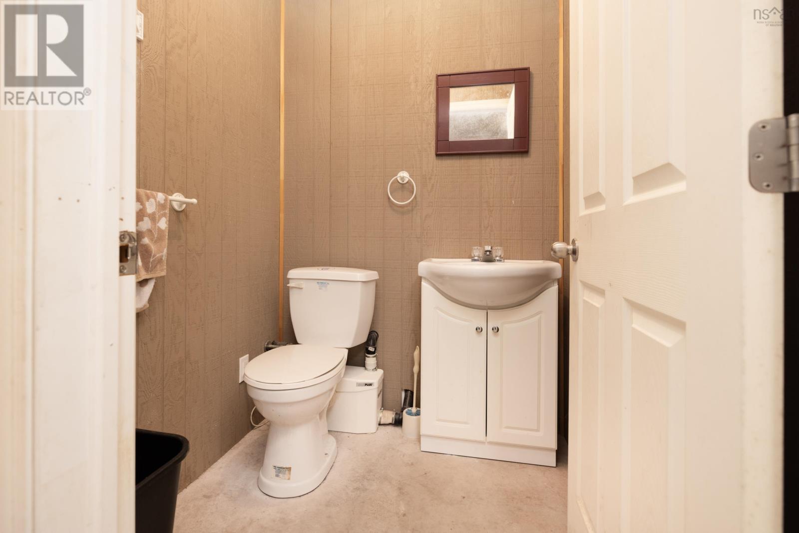 2210 Shore Road, Eastern Passage, Nova Scotia  B3G 1H6 - Photo 33 - 202505247