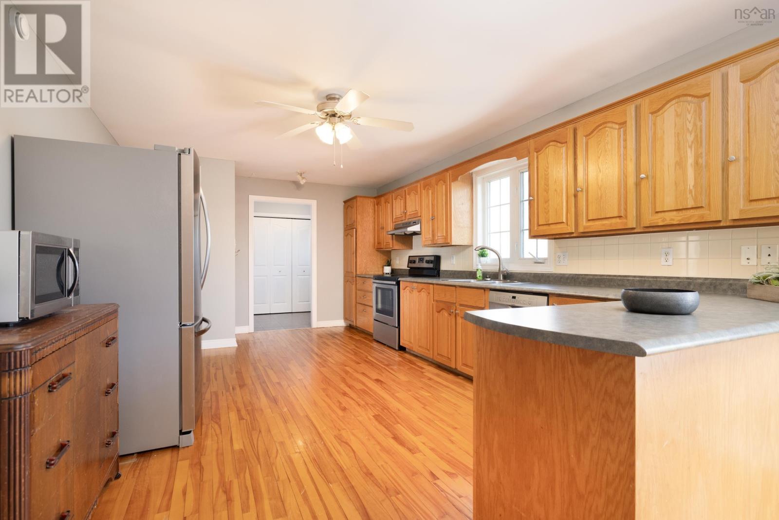 2210 Shore Road, Eastern Passage, Nova Scotia  B3G 1H6 - Photo 8 - 202505247