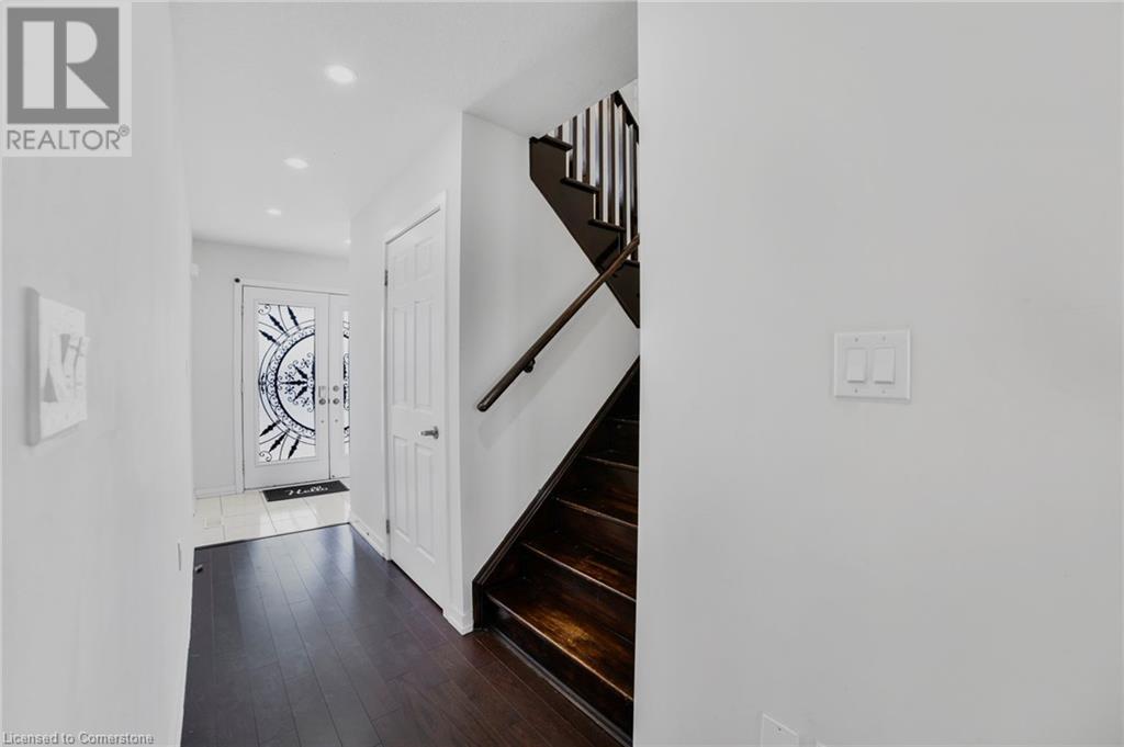 Property at 32 HEDGES Crescent image 5