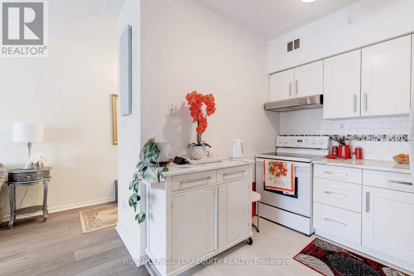 101 - 10 Woodman Drive S, Hamilton (Corman), Ontario  L8K 4E1 - Photo 12 - X12027943