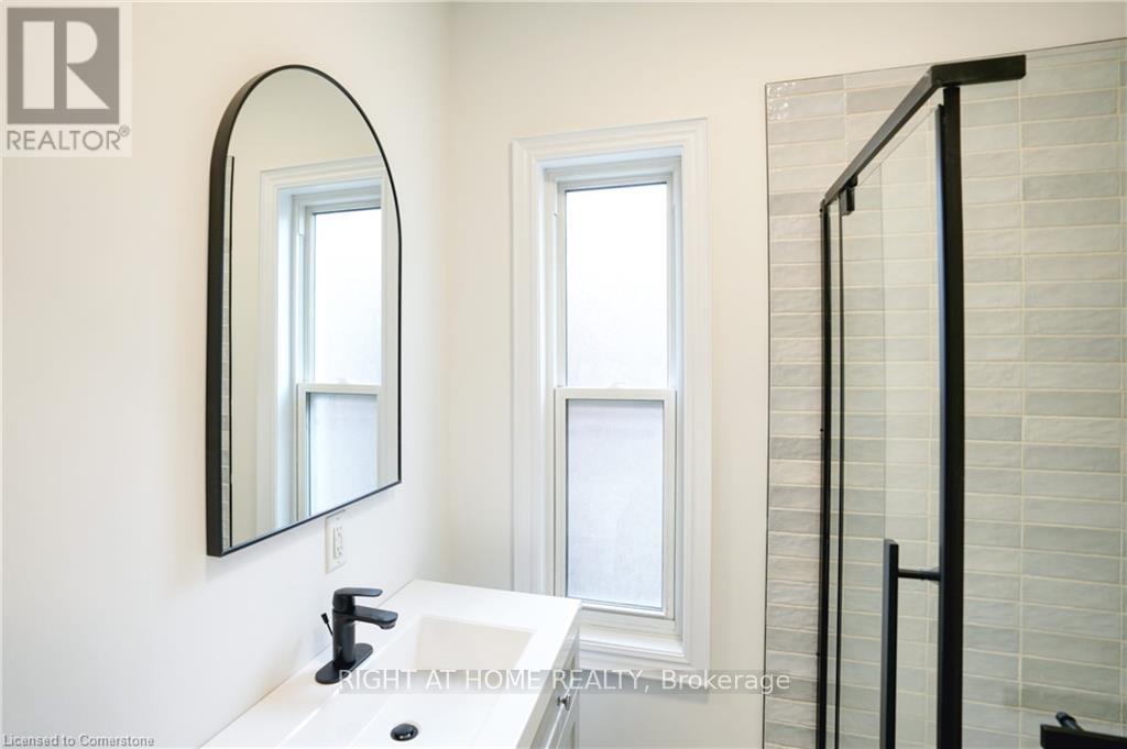 136 Macnab Street N, Hamilton, Ontario  L8R 2M3 - Photo 15 - X12027983