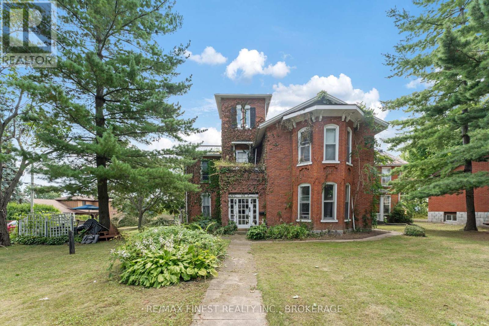 220 Dundas Street W, Greater Napanee, Ontario  K7R 2A8 - Photo 2 - X12028124