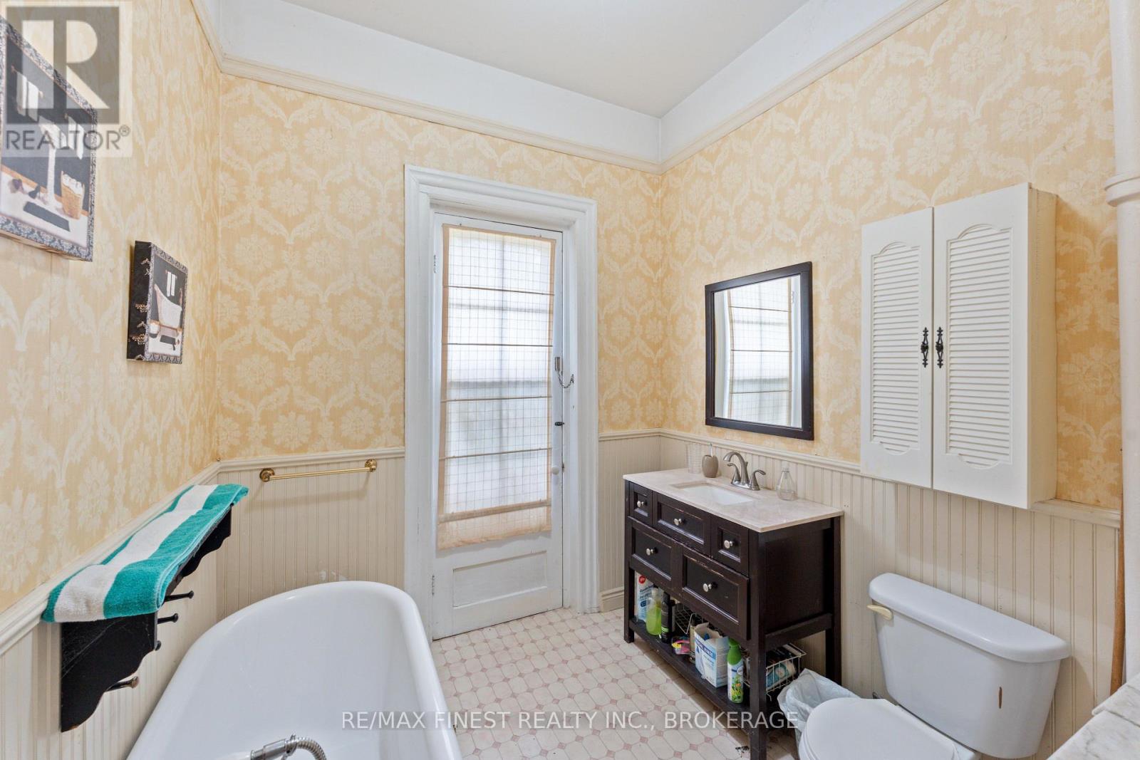 220 Dundas Street W, Greater Napanee, Ontario  K7R 2A8 - Photo 35 - X12028124