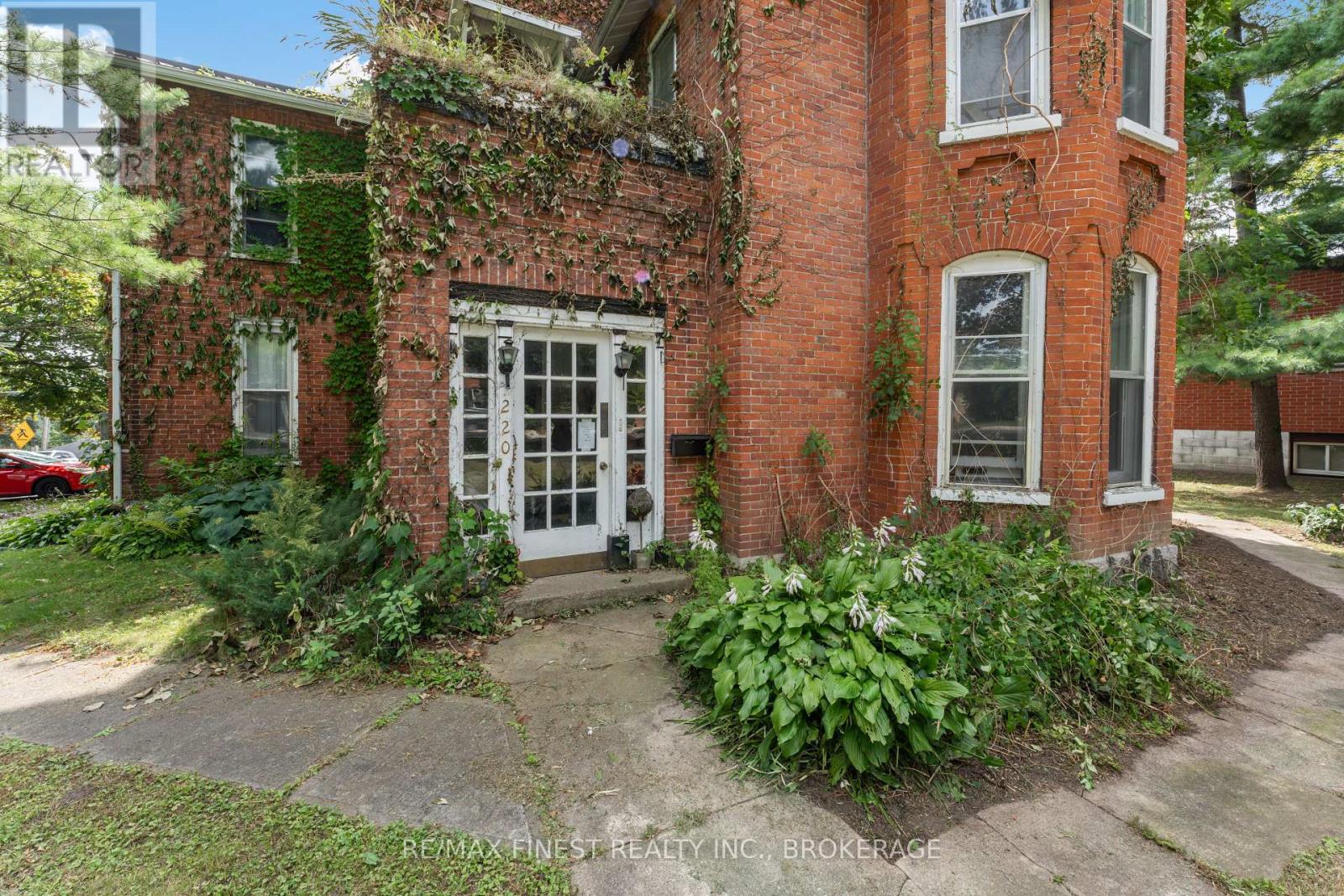 220 Dundas Street W, Greater Napanee, Ontario  K7R 2A8 - Photo 6 - X12028124
