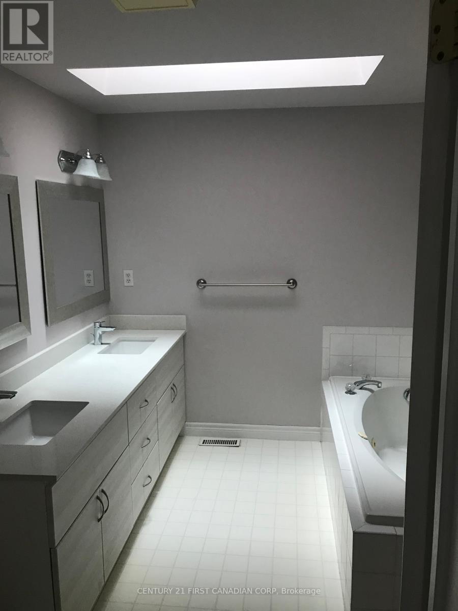 35 - 340 Ambleside Drive, London, Ontario  N6G 4Y5 - Photo 12 - X12028010